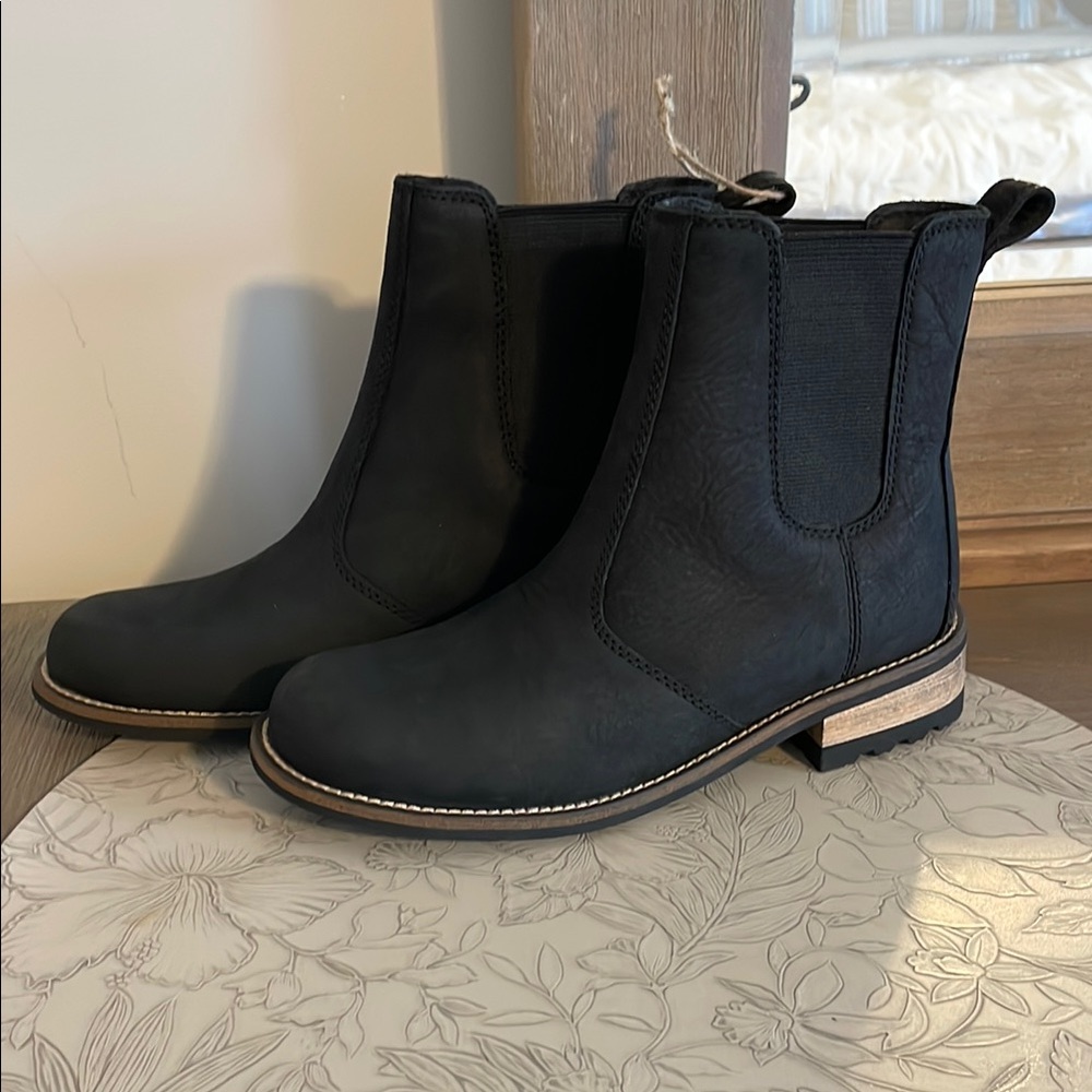 New without tags Kodiak Alma Chelsea waterproof leather boots size 5
